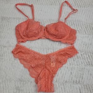 Circa 2007 Victoria's Secret lined demi bra and panty set